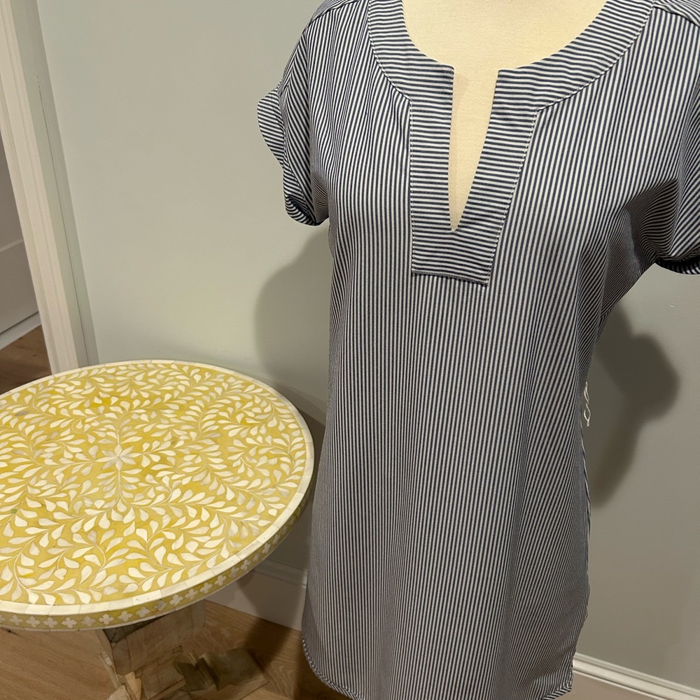 Vineyard Vines Performance Small Striped Navy and White Women's Top - Seersucker